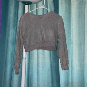 •gray cropped pullover•